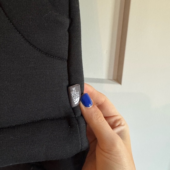 THE NORTH FACE BLACK FAUX FUR WOMENS VEST - Picture 2 of 9